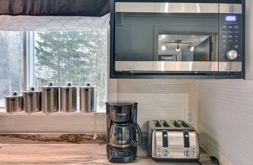 Riviere-Rouge Ski Chalet | Serene Lakefront Cottage Escape