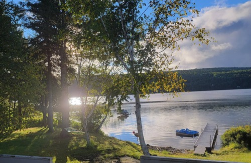Riviere-Rouge Ski Chalet | Serene Lakefront Cottage Escape