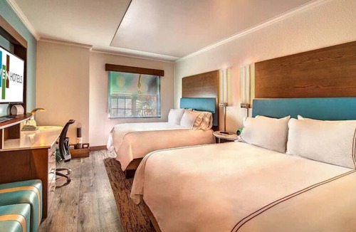 Braden River Hotel | Serene Lakefront Getaway Double Queen Gym & Pool