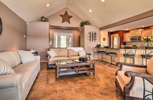 Cleora House | Serene Lakefront Retreat w/Dock in Duck Creek!