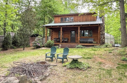Stanardsville Cabin | Serene Lakefront Cabin Nestled Next to Shenandoah