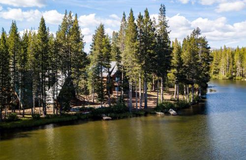Serene Lakes House | Serene Lakes Splendor