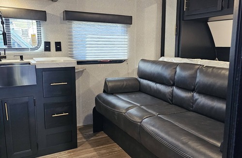 Phenix City House | Serene lakeside environment