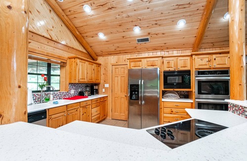 Dogwood Cabin | Serene Lakeside Getaway