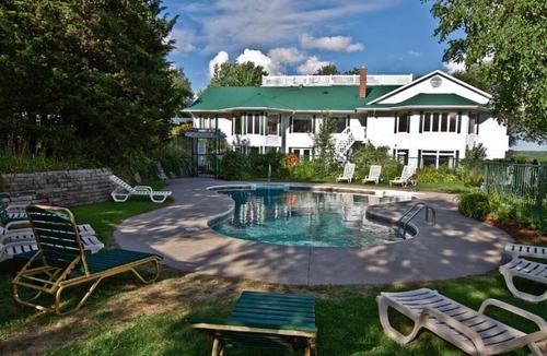 Otonabee-South Monaghan Cottage | Serene Lakeside Inn Featuring Private Decks, Wine Cellar & Scenic Views for Coup