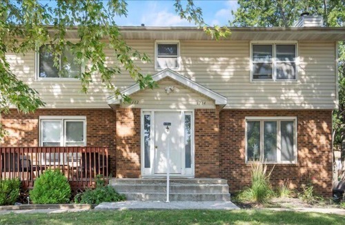 Clive House | Serene Large Duplex in West Des Moines