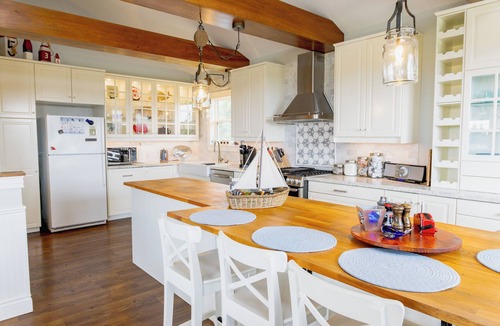 Malpeque House | Serene Malpeque Bay Cottage with Deck Views, Beach Access & Modern Comfort