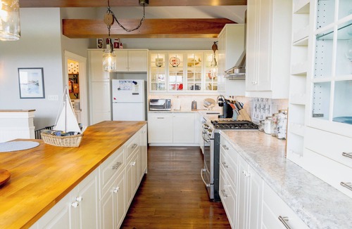 Malpeque House | Serene Malpeque Bay Cottage with Deck Views, Beach Access & Modern Comfort