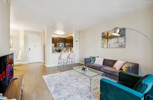 Del Rey Apartment | Serene Marina Del Rey Retreat,Free Parking,Pool