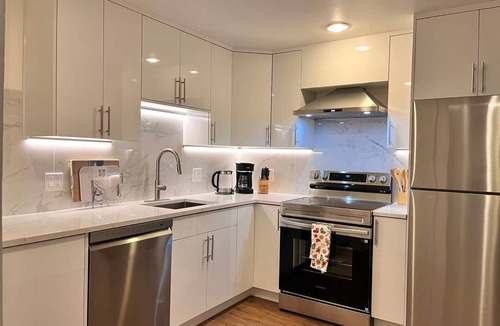 Mercer Island House | Serene Mercer Island 3B Lower Unit near LR station
