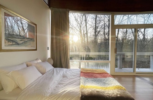 Town of Wappinger Villa | Serene Mid-century Villa with a pool 1.5h from NYC