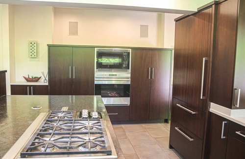 Innis Arden House | Serene Mid-Century Retreat