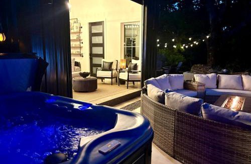 Pinhook Corner House | Serene Modern Hot Tub Cabin with Valley Views near Lake Tenkiller, Vian, Oklahoma