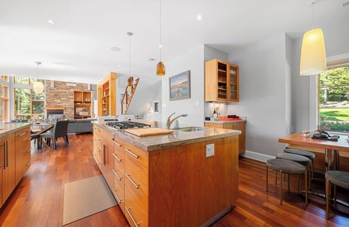 Hammonds Plains House | Serene modern Lakehouse on Golf Course