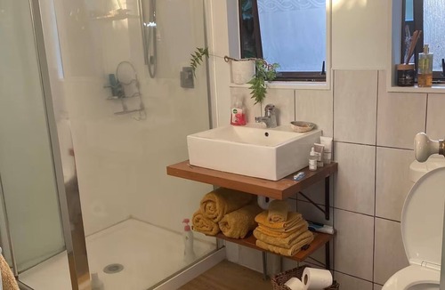 Waitara House | Serene near the sea