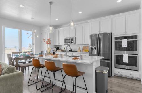 Lake Point House | Serene New Lake Point Home with Views