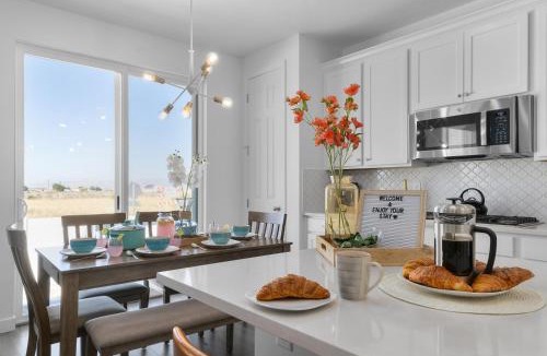 Lake Point House | Serene New Lake Point Home with Views