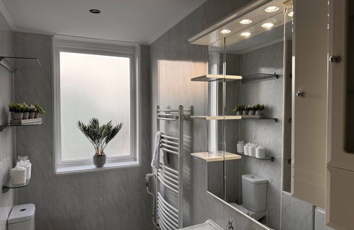 Seafront Apartment | Serene Ocean Side Apartment BTN