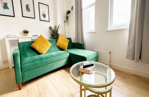 Brighton City Centre Apartment | Serene Ocean Side Apartment BTN