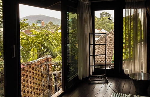 Taman Melawati Villa | Serene Palm Heritage Tropical Villa