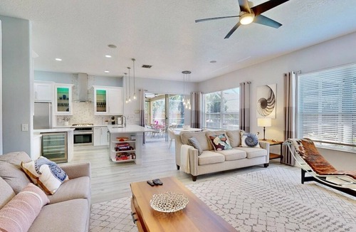Seffner Community Alliance House | Serene Palms Retreat