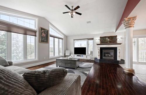 Melancthon House | Serene Paradise - Farmhouse with Pond & Hottub