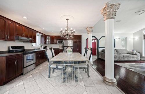 Melancthon House | Serene Paradise - Farmhouse with Pond & Hottub