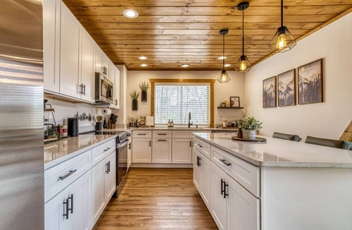 Lewis County Cabin | Serene Peak, resort pool