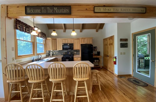 Davis House | Serene Pet Friendly Cabin w/Resort Perks in Heart of WV Hike/Fish/Bike/Ski