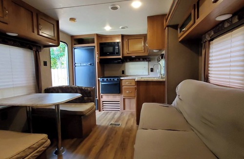Montgomery County Ski Chalet | Serene Pinehurst Camper - Sleeps 2 - Pet Friendly