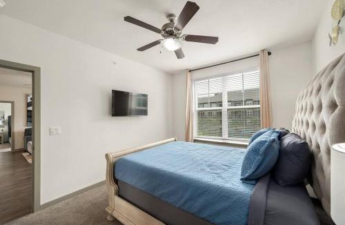 Central Southwest Apartment | Serene Pool view and Comfort 1.5 mi to NRG stadium