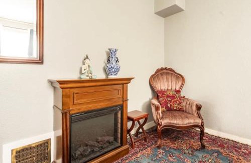 Claremont House | Serene Private Suite Patio Upscale Berkeley
