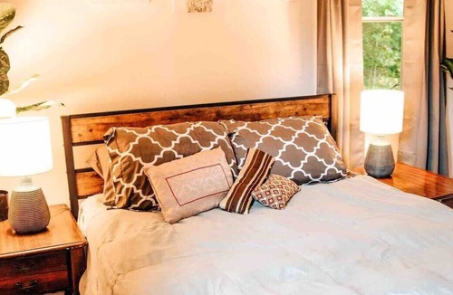 Villa Heights House | Serene Professional Oasis Zippy WiFi Pets okay!