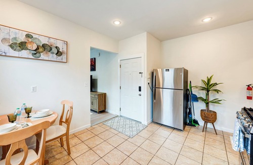 Teaneck Apartment | Serene Quiet 1BR in Teaneck/13MI to NYC/Laundry/King Bed/Ideal for Extended stay