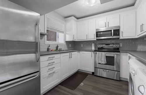 Oshawa House | Serene ravine retreat. 2 mins drive to great fun world Arcade !