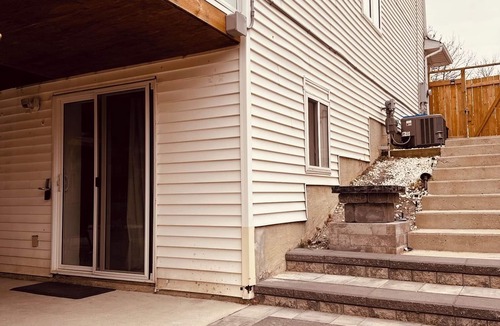 Oshawa House | Serene ravine retreat. 2 mins drive to great fun world Arcade !