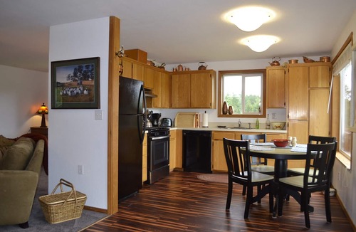 Oak Harbor House | Serene, Relaxing & Dog Friendly