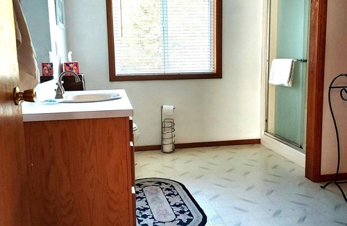 Oak Harbor House | Serene, Relaxing & Dog Friendly