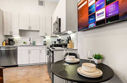 Fort Worth Apartment | Serene Retreat Pool Access 2 Min Walk to TCU