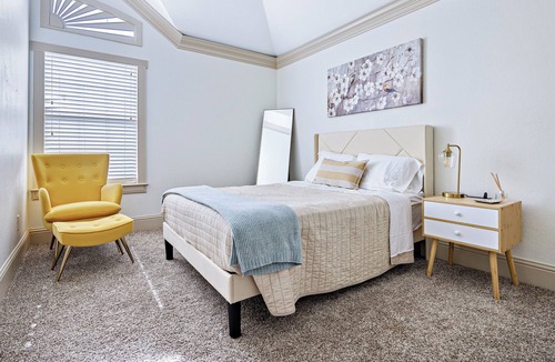 Coppell House | Serene Retreat with Heated Pool, Hot Tub, Sauna - Just 15 Minutes to Airport!