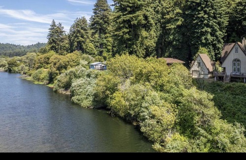 Monte Rio House | Serene Riverfront House