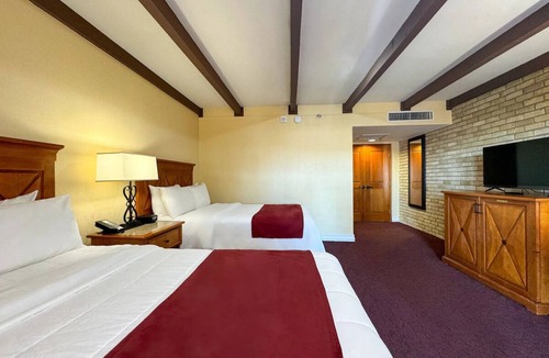 Western Division Hotel | Serene Riverside Stay Near Top Sites | 2 Units