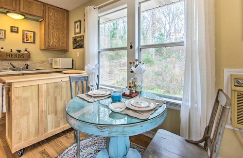 Gallatin Cabin | Serene Rusk Escape w/Shared Yard & Fire Pit!
