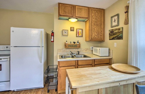 Gallatin Cabin | Serene Rusk Escape w/Shared Yard & Fire Pit!