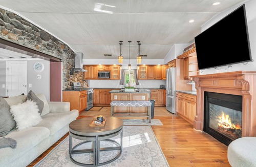 Granby House | Serene Rustic Hideaway w/Pool in Granby!