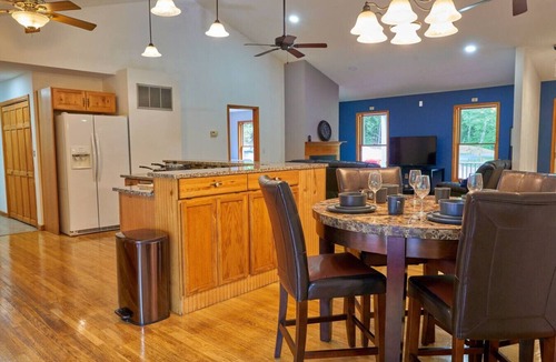 Cuddebackville Cabin | Serene Rustic Retreat with Lake