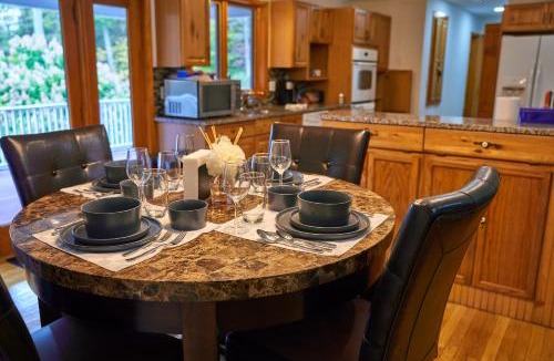 Cuddebackville House | Serene Rustic Retreat with Lake