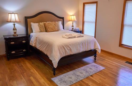 Cuddebackville House | Serene Rustic Retreat with Lake