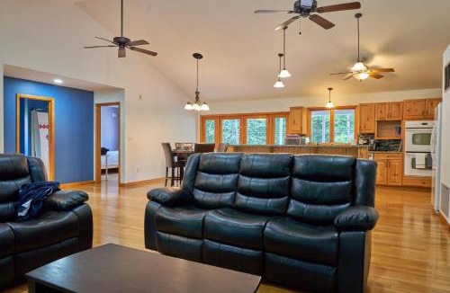 Cuddebackville House | Serene Rustic Retreat with Lake