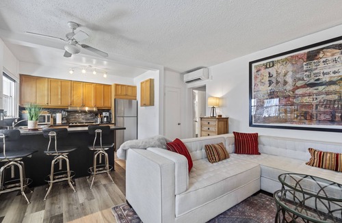 Central Beach Apartment | Serene Seaside Escape: 1BR Bliss!